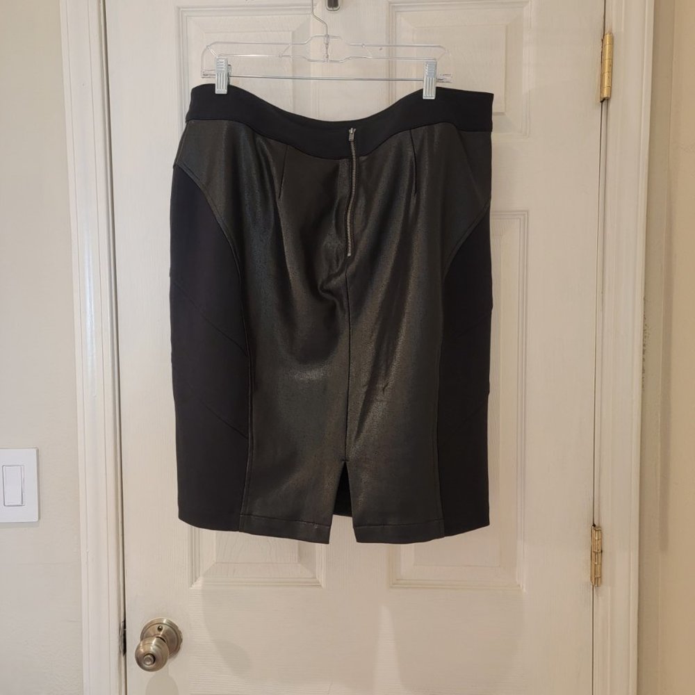 NWT Lane Bryant Faux Leather Panel Skirt Size 20 Black Soft Stretch Vegan $59.95 - Picture 2 of 4